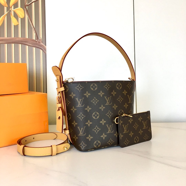 ルイヴィトンバッグ背面デザイン